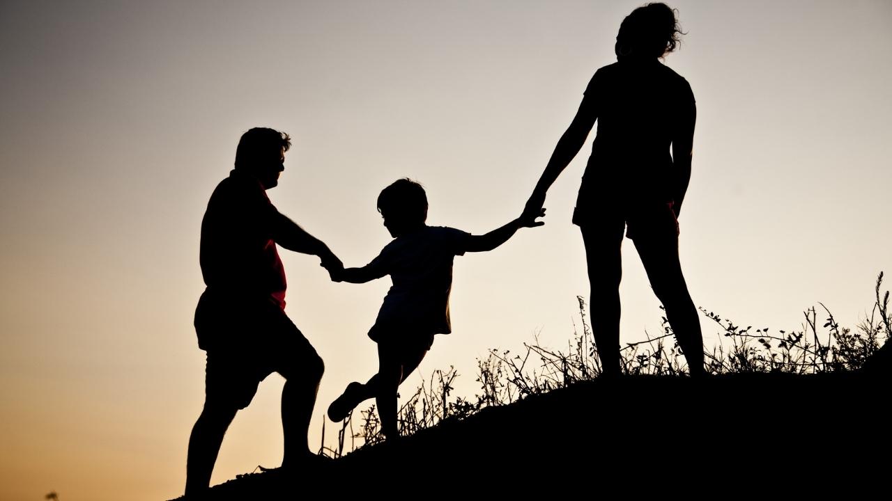 Psikolojide Aile Bağları ve İlişkilerde Gizli Bağlantılar [2026] - Kapak Görseli